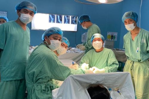 Bệnh viện Trung ương Huế phối hợp điều trị thành công cho trẻ có bàn chân khoèo