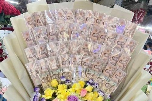 Đặt bó hoa tiền mặt giá 37 triệu đồng tặng bạn trai nhưng bị shipper cuỗm mất