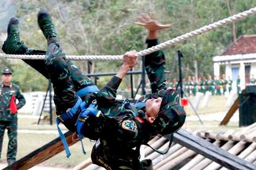 Mục sở thị chiến sĩ Quân đoàn 3 thi tài cứu hộ, cứu nạn