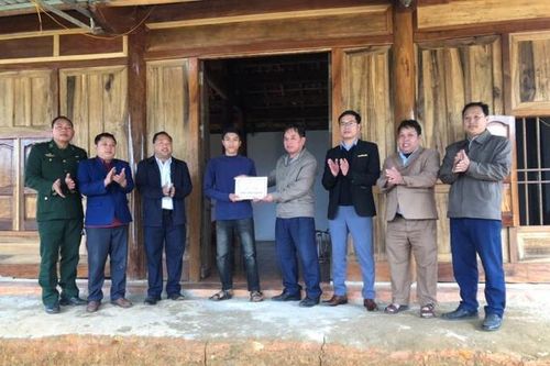 Bàn giao 10 ngôi nhà tình nghĩa cho người dân xã biên giới Na Ngoi
