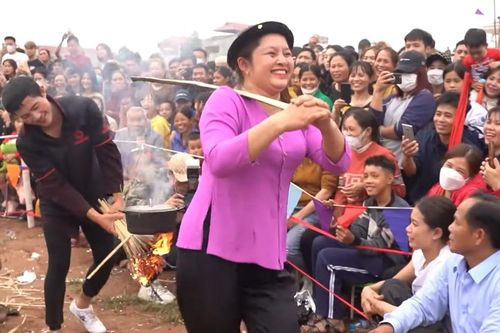 Độc đáo Hội thổi cơm thi ở Đồng Vân
