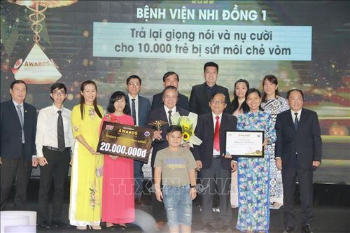 10 công trình tiêu biểu được trao Giải 'Thành tựu y khoa Việt Nam' năm 2022