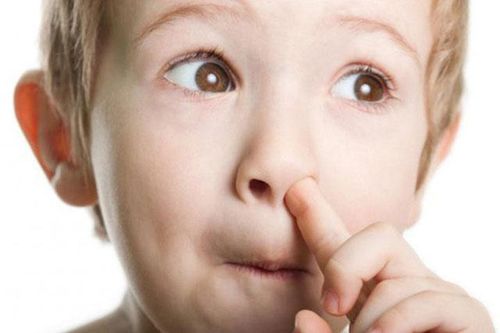 Người nào có thói quen ngoáy mũi thường xuyên, không sớm thì muộn phải chịu 4 'hiểm họa' này