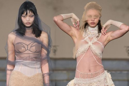 Màn 'tụt váy' gây tranh cãi tại London Fashion Week