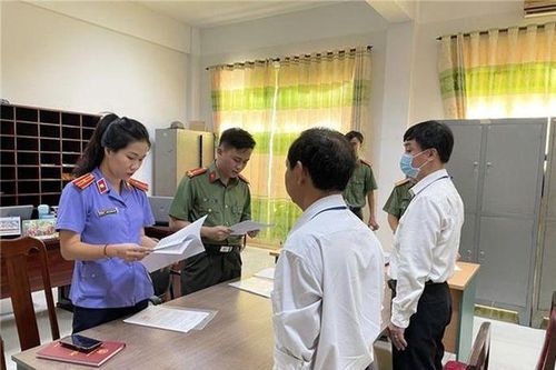 Bắt Giám đốc và 2 cán bộ Trung tâm đăng kiểm tàu cá Tổng cục Thủy sản
