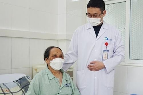 Phẫu thuật cho cụ bà có tâm vị dạ dày 'chui' lên lồng ngực