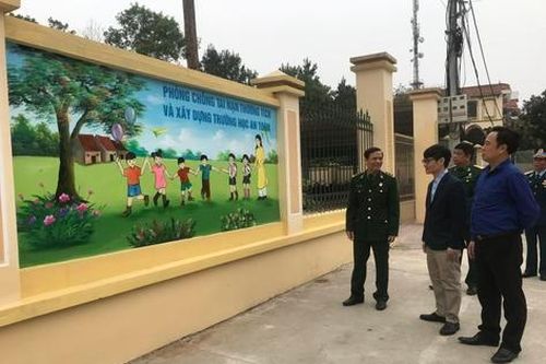 Góp phần chăm lo cho thế hệ măng non