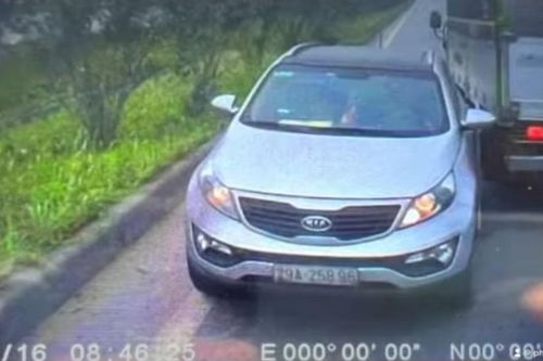 Phạt nữ tài xế ô tô đi ngược chiều trên cao tốc Hà Nội - Bắc Giang