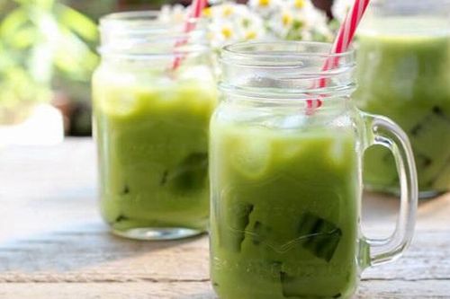 Trà Thái xanh mang lại lợi ích gì cho sức khỏe và ai nên tránh xa loại đồ uống này?