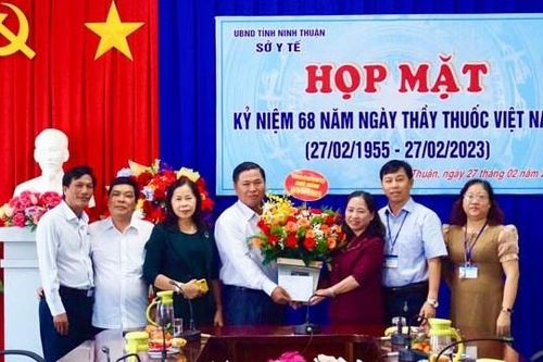 Ủy ban MTTQ Việt Nam tỉnh Ninh Thuận thăm, chúc mừng Ngày Thầy thuốc Việt Nam 27/2