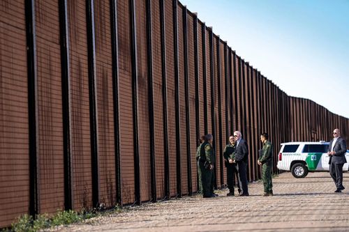 Ông Trump trở lại tâm điểm chú ý sau đề xuất nhập cư mới của Mỹ
