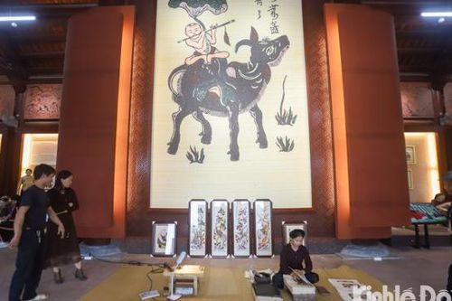 Chiêm ngưỡng bức tranh dân gian Đông Hồ 'khổng lồ' tại Bắc Ninh