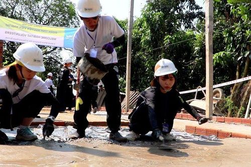 Hơn 50 tình nguyện viên Nhật Bản đến Đồng Tháp cất nhà và giao lưu văn hóa