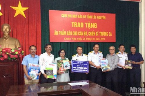 Món quà tinh thần ý nghĩa tặng cán bộ, chiến sĩ và nhân dân Trường Sa