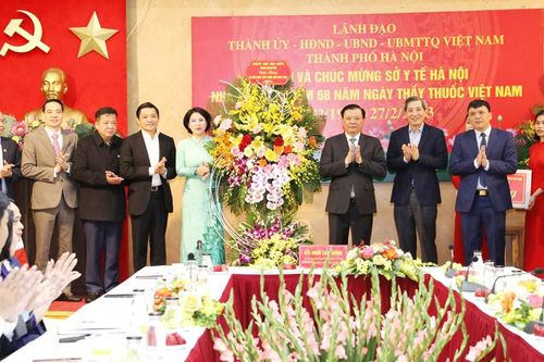 Bí thư Thành ủy Hà Nội trăn trở với khó khăn của ngành Y tế