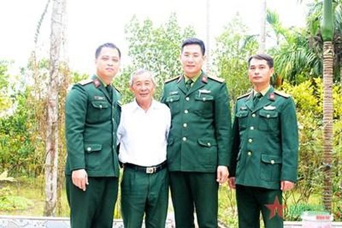 Dùng thân mình nối mạch thông tin