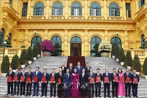 Quyền Chủ tịch nước trao quyết định bổ nhiệm Đại sứ Việt Nam tại nước ngoài