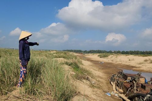 Hàng trăm hộ dân lo mất mùa khi không có nước tưới cho cây trồng