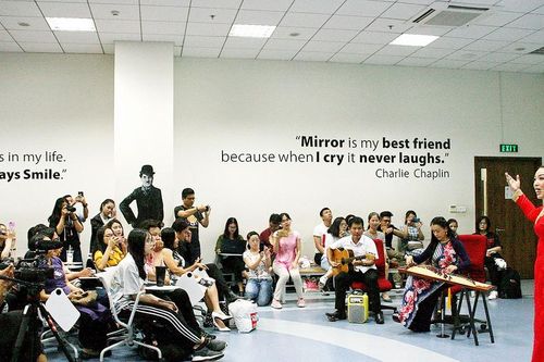 Đủ duyên hãy theo đuổi đờn ca