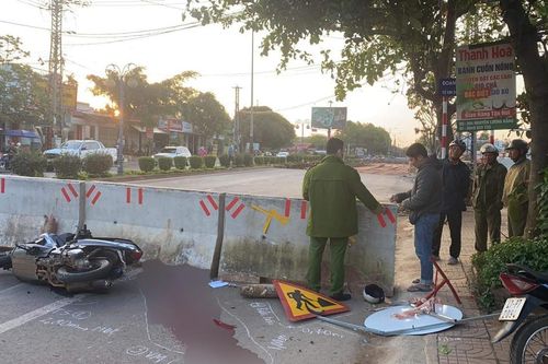 Tông vào rào chắn đường đang thi công, thanh niên tử vong tại chỗ