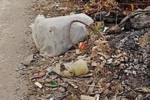 Thi thể người phụ nữ nghi bị sát hại chôn dưới bãi rác ở biên giới Long An