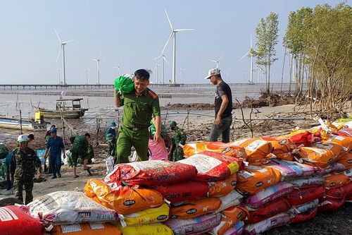 Chủ tịch tỉnh Bạc Liêu chỉ đạo 'khẩn' vụ sạt lở nghiêm trọng tại tuyến đê biển Đông