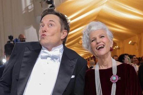 Cách mẹ Elon Musk chinh phục thế giới thời trang ở tuổi 75