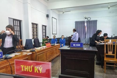 Mẹ giúp sức cho tình nhân hiếp dâm con gái ruột