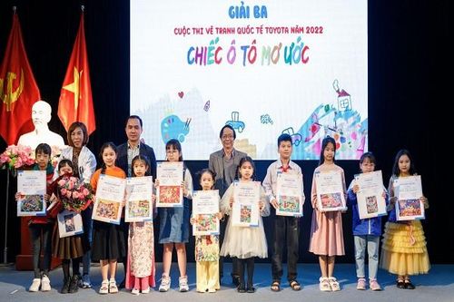 150 họa sĩ nhí nhận giải 'Chiếc ô tô mơ ước' 2022 của Toyota Việt Nam