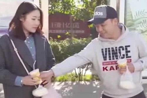 Chàng trai thơ ngây trúng 'tiếng sét ái tình' với gái xinh ở bến xe bus