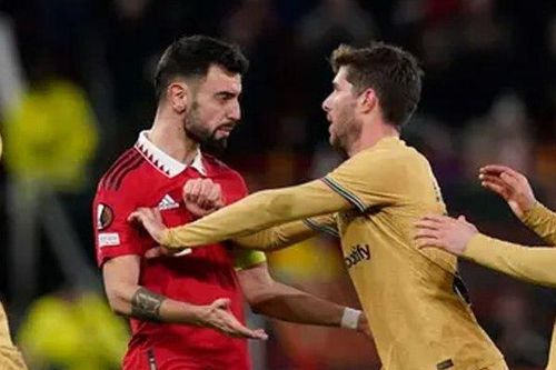 Bruno Fernandes có 2 tình huống bị lên án ở trận MU vs Barca