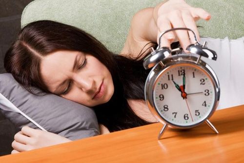 Điều gì xảy ra nếu bạn thức dậy trước báo thức?