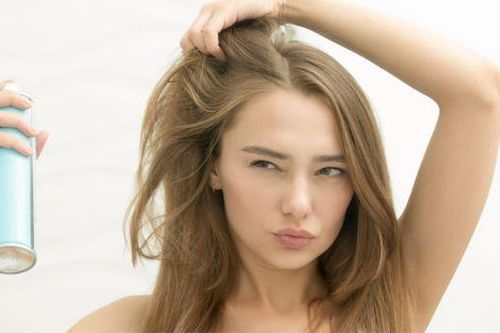 Lưu ý khi dùng dầu gội khô bạn nên chú ý
