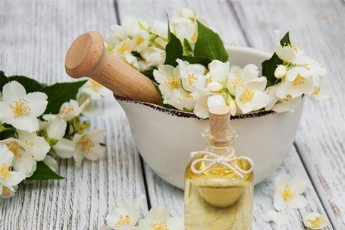 Tác dụng kỳ diệu của tinh dầu hoa nhài đối với sức khỏe