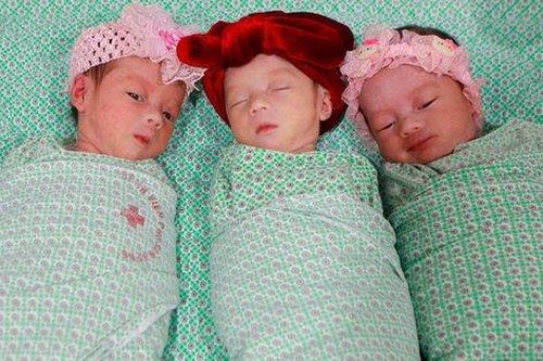 Ông bố trẻ vỡ òa cảm xúc khi đón 3 'nàng công chúa' đầu lòng