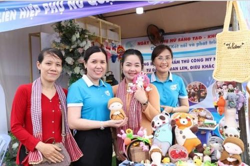 Ấn tượng những gian hàng của Hội LHPN ở phố đi bộ Ninh Kiều