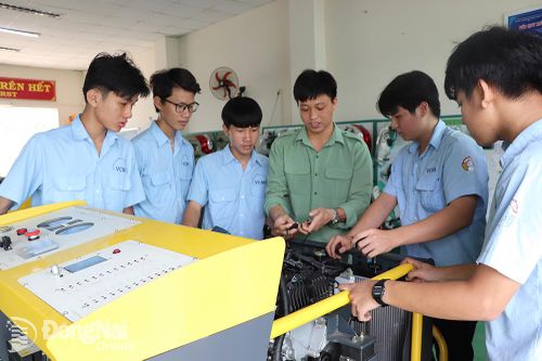 Đẩy mạnh hợp tác giữa nhà trường và doanh nghiệp