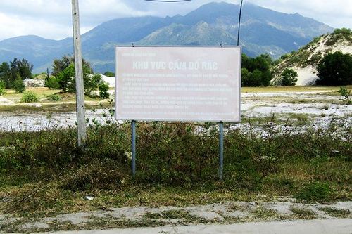 Cần làm mới bảng cấm đổ rác