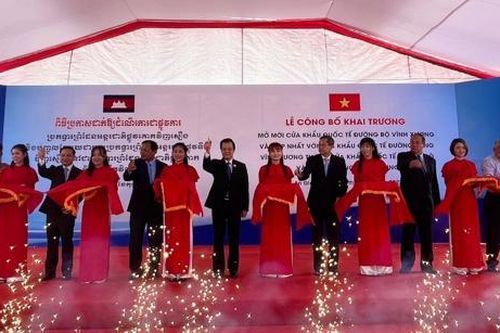 An Giang: Khai trương Cửa khẩu quốc tế đường bộ và đường sông Vĩnh Xương
