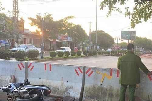 Tông vào lan can chắn đường thi công, nam thanh niên tử vong