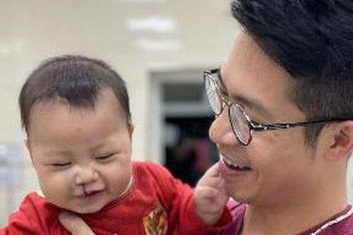 Bác sĩ trẻ luôn trăn trở với những 'nụ cười khiếm khuyết' của trẻ thơ