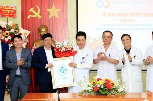 2 bệnh viện ở Nghệ An đón nhận danh hiệu 'Bệnh viện thực hành nuôi con bằng sữa mẹ xuất sắc'