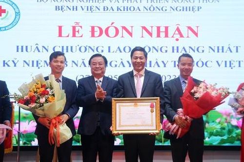 Nâng cao chất lượng phục vụ, xứng đáng là những người thầy thuốc của nhân dân