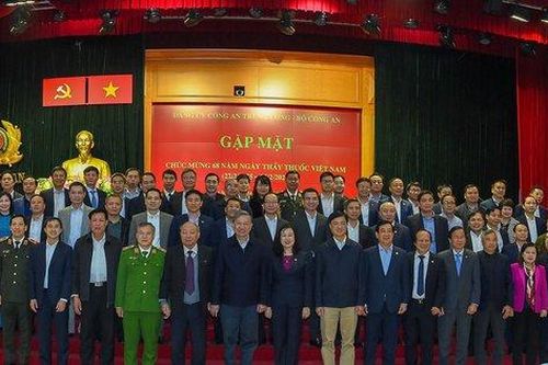 Bộ Công an chúc mừng ngành y tế, các y, bác sĩ nhân kỷ niệm 68 năm Ngày Thầy thuốc Việt Nam