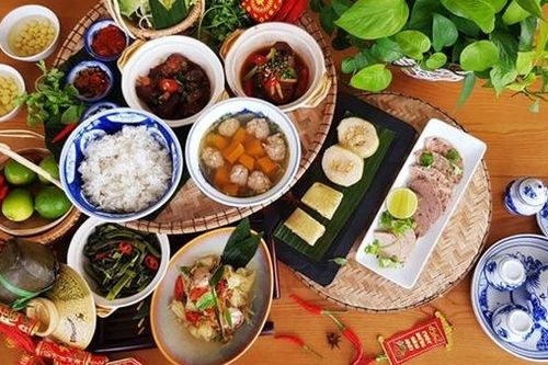 Đang yên thì tết
