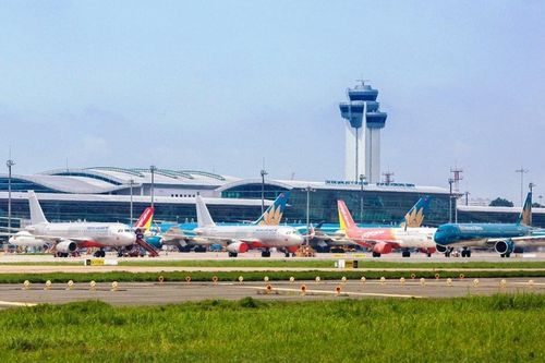 Bỏ giá trần vé máy bay để thị trường tự điều tiết, nên hay không?