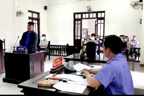 Lái xe đầu kéo chặn cao tốc để bật CSGT lãnh án 1 năm tù