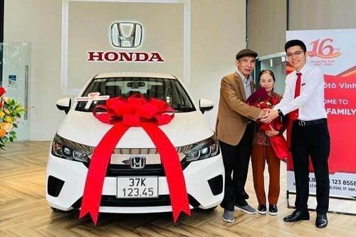 Loạt ôtô biển đẹp được định giá tiền tỷ đầu 2023, riêng Honda CR-V 'nhái'
