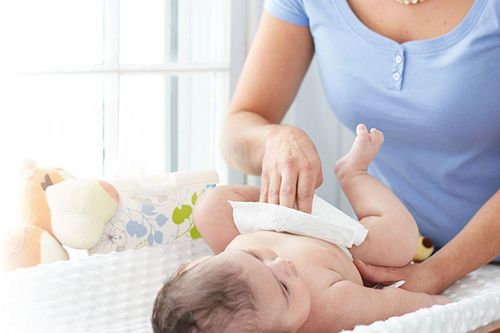 Mách mẹ các bước vệ sinh vùng kín cho bé gái