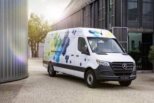 Chiêm ngưỡng 'Nhà di động' Mercedes-Benz Sprinter chạy điện, tiện nghi
